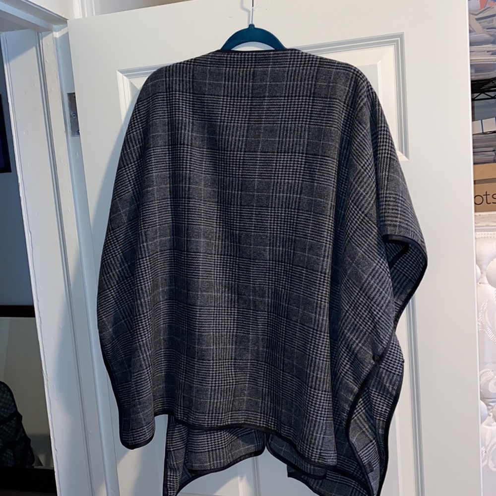 Grey Throw - Picture 2 of 2
